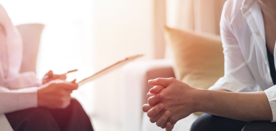 Social counselling Counsellor and advice seeker in conversation.