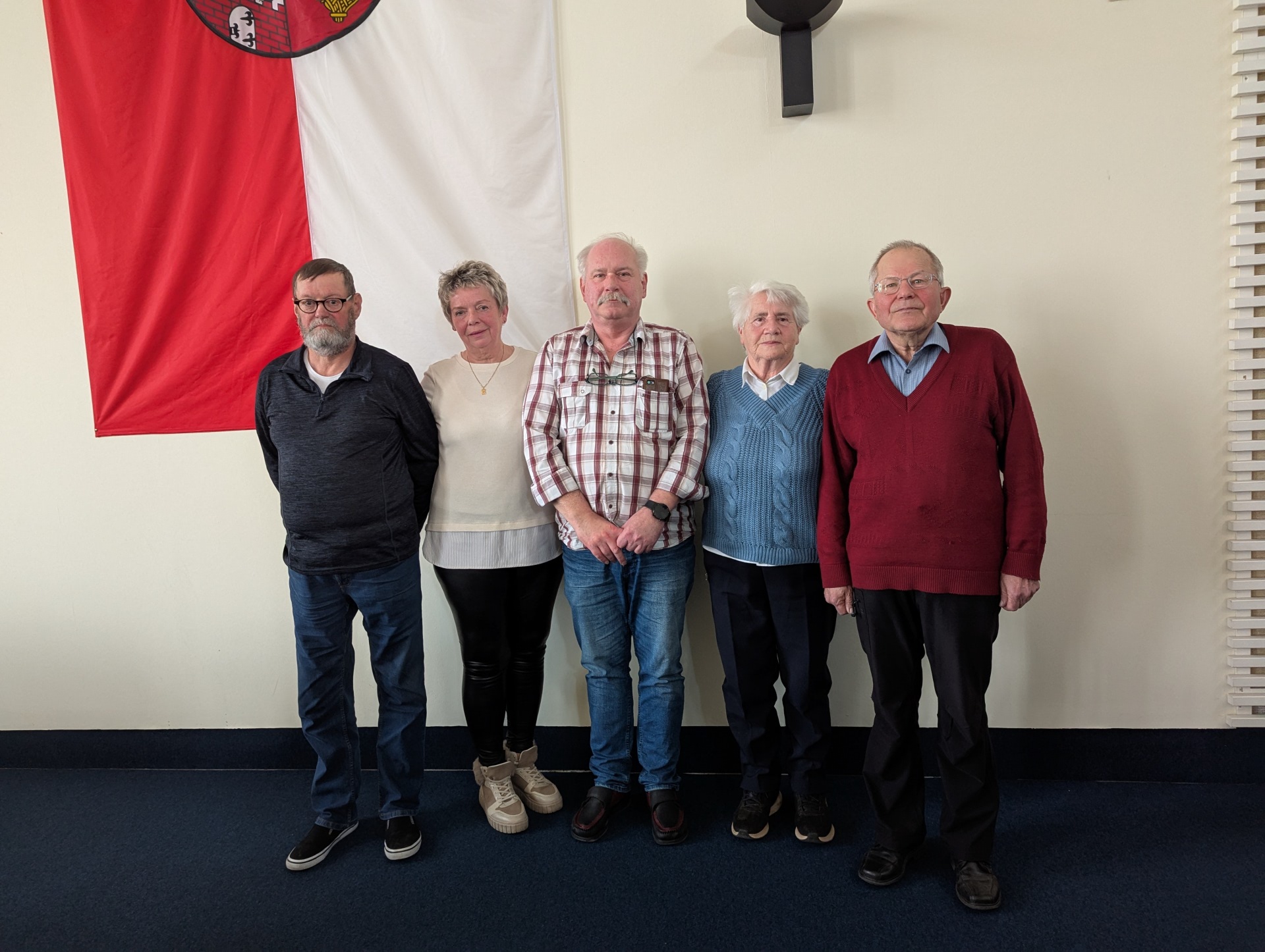 Dr Harald Lüdtkemeier (right in the picture) is the new chairman, Christine Pfeiffer (2nd from left) is the deputy chairman. In addition, Frank Kaina (centre) was appointed as secretary, Frank Habich (left) as treasurer and Annemarie Rockmann (2nd from right) as assessor.