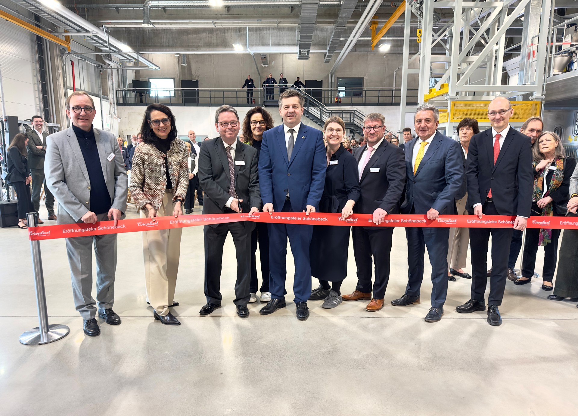 New Coroplast Group production site in Schönebeck (Elbe) - from left to right.Markus Bauer, District Administrator of the Salzlandkreis, Natalie Mekelburger, CEO of the Coroplast Group, Marcus Söhngen, COO and Managing Director of the Coroplast Group, Andrea Voss, Senior Project Manager IMG, Sven Schulze, Minister President of Saxony-Anhalt, Stefanie Pötzsch, State Secretary in the Ministry of Economics, Tourism, Agriculture and Forestry of Saxony-Anhalt, Bert Knoblauch, Mayor of the City of Schönebeck, Gunnar Schellenberger, President of the State Parliament of Saxony-Anhalt, Dr Robert Franke, Managing Director of IMG