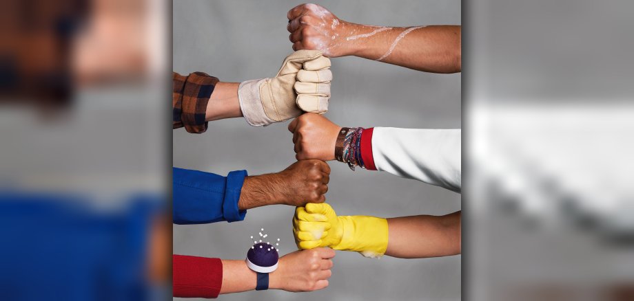 Verschiedene Hände übereinander.