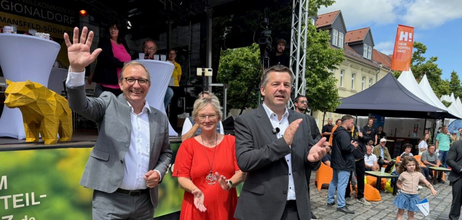 De izquierda a derecha: el presidente del distrito Markus Bauer, la alcaldesa de Bernburg, la Dra. Silvia Ristow, y el presidente del Estado federado de Sajonia-Anhalt, Sven Schulze