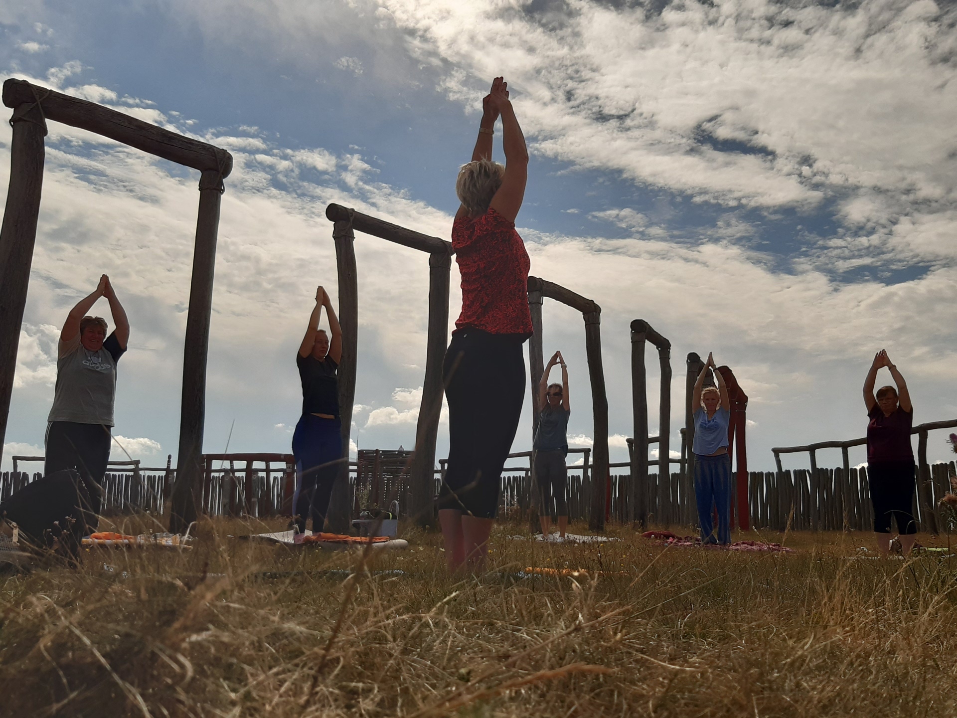 Yoga en el santuario del anillo de Pömmelte
