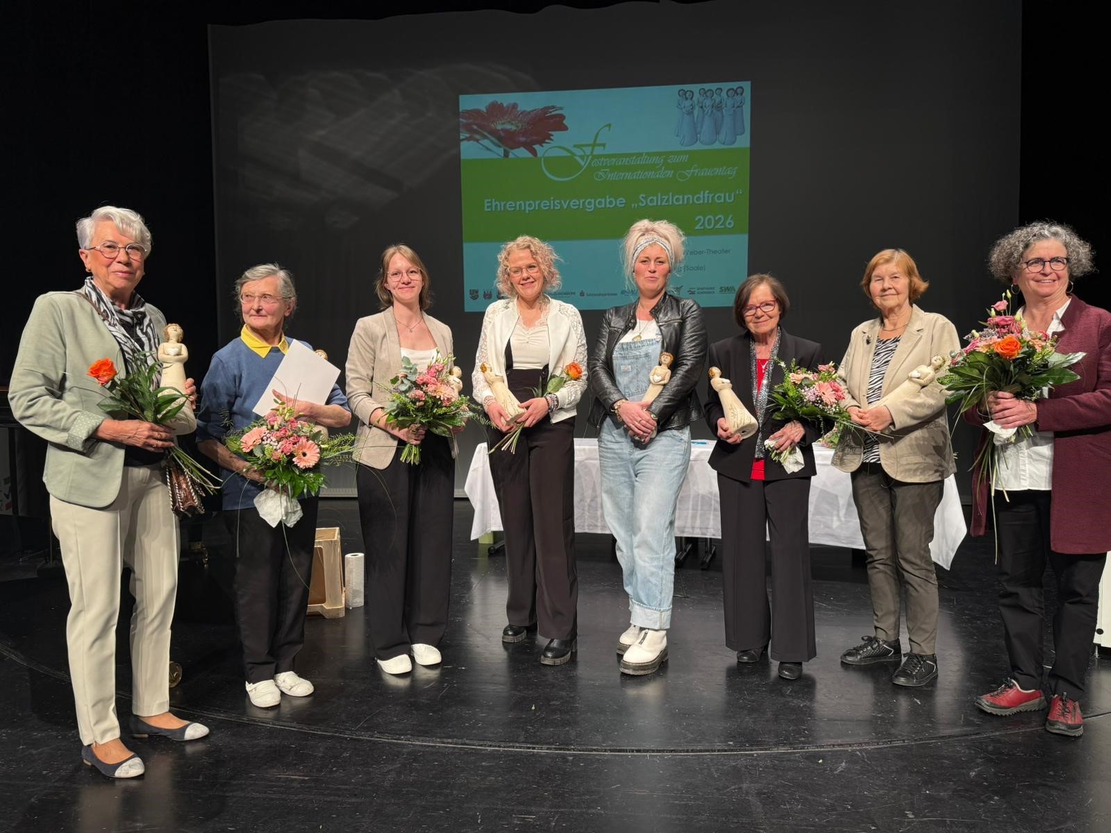 Le Salzlandkreis rend à nouveau hommage à des représentantes particulièrement méritantes en leur décernant le titre de "Salzlandfrau".