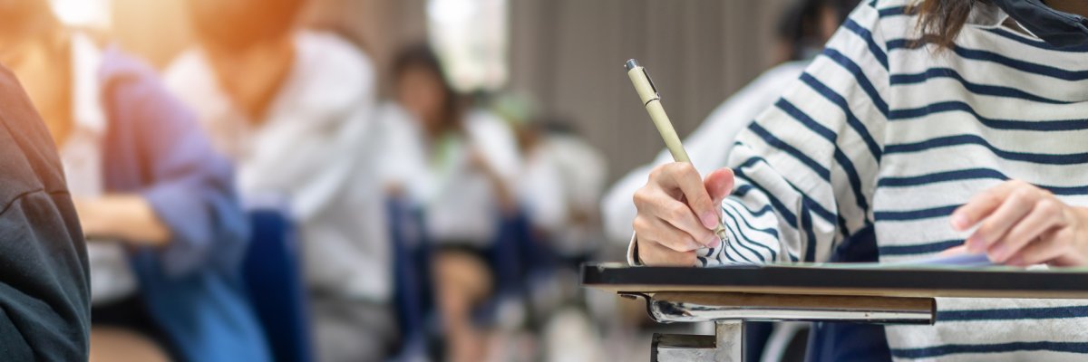 Examen à l'école avec prise en compte du test d'admission à l'enseignement par l'étudiant