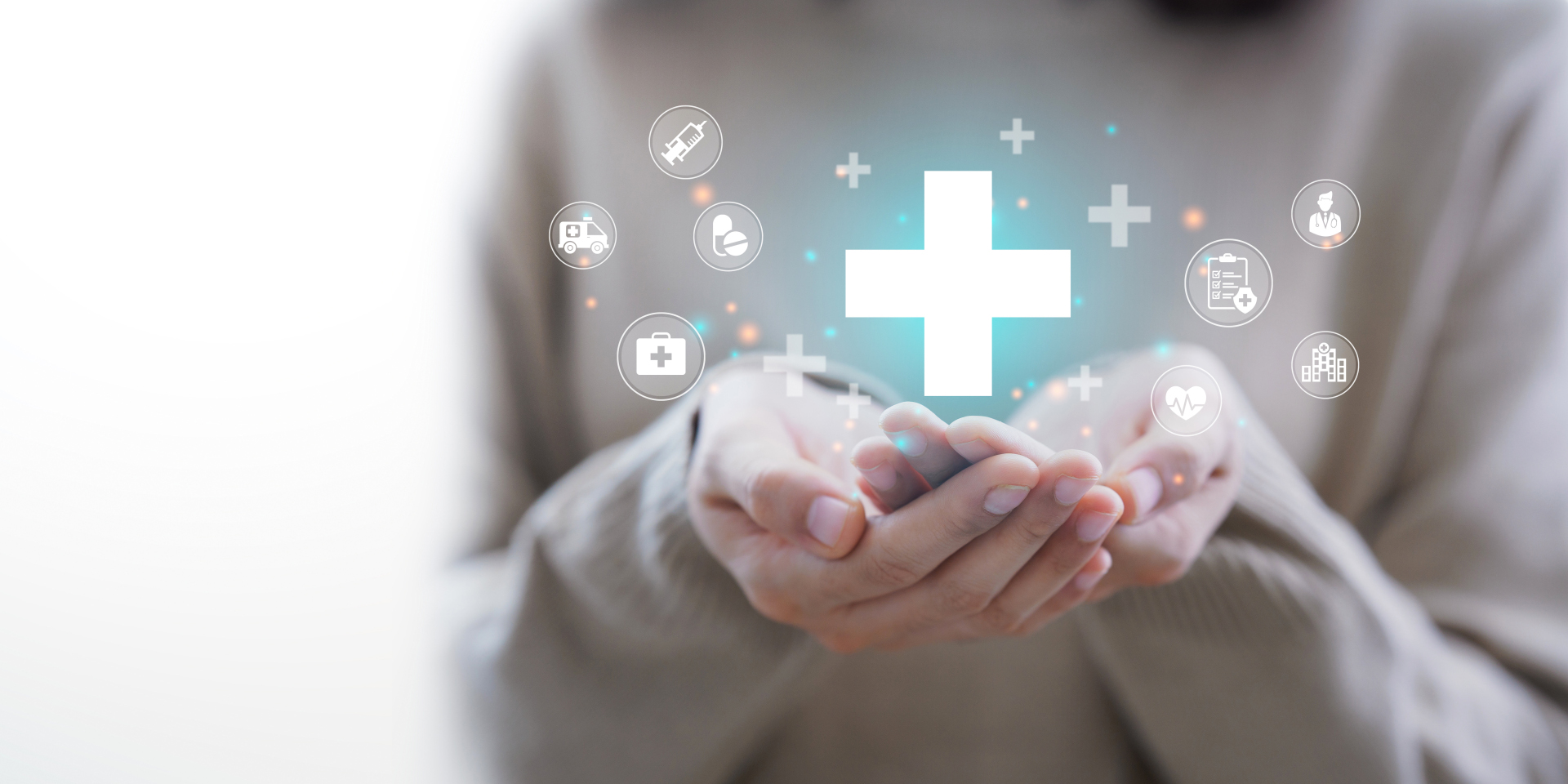Femme avec une main tendue tenant un signe plus, symbole des soins médicaux. Concept d'assurance médicale et de santé. Accès aux prestations sociales, à la santé et à la photocopie.